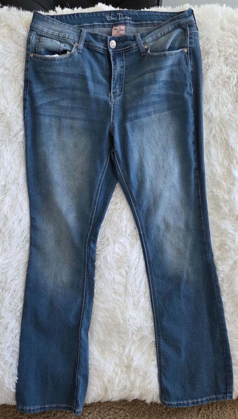 Blue Desire Women’s Bootcut Jeans Size 14 Medium Wash Stretch Denim Bling Pocket